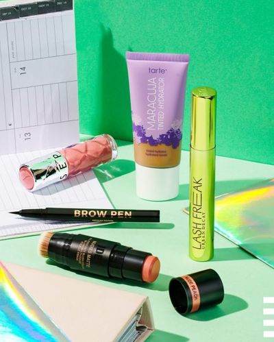 Sephora Canada Deals: FREE Hair Set w/ Your Purchase $35 + FREE Dr. Dennis Gross Peel w/ Your Purchase $25 + More