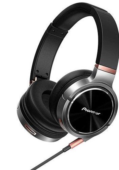 Pioneer Dynamic Stereo Wired Headphones with Dual Folding Design and 40mm Driver (SEMHR5) For $98.00 At Visions Electronics Canada