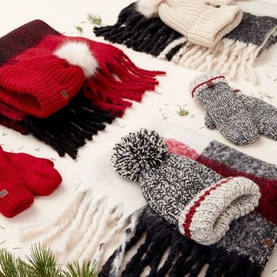 Roots Canada Deals: EXTRA 20% Off All Sale + 20% Off Winter Accessories For All