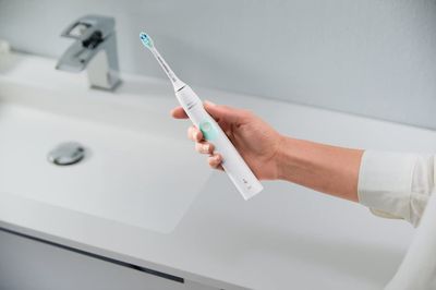 Philips Sonicare Protectiveclean  Rechargeable Electric Toothbrush, Black On Sale for $ 49.96 at Amazon Canada
