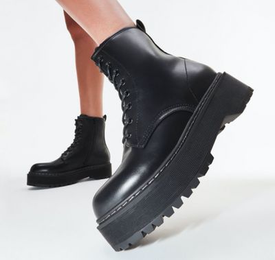 Steve Madden Canada Early Access Boxing Day Sale: 30% Off Shoes & Handbags With Promo Code + 20% Off Boots + FREE Shipping