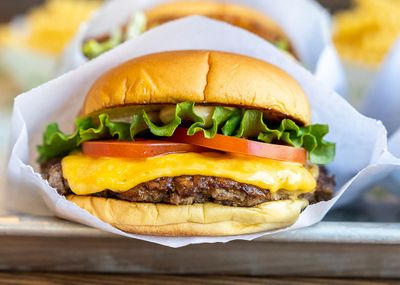 New BOGO Burger or Chicken Sandwich Promo Code Arrives at Shake Shack with In-app and Online Orders