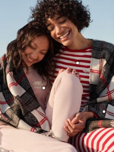 Roots Canada New Year Sale: Save Up to 50% OFF Many Items Including Sweaters, Jackets & Pants