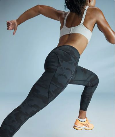 Lululemon Canada We Made Too Much Sales: Hotty Hot Short II (Long) 4″ for $39 + FREE Shipping!