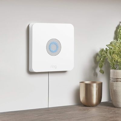 Ring Alarm 5 Piece Kit with Echo Dot, Charcoal $ 189.99 (Save $ 149.00) at Amazon Canada