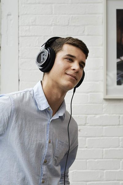 Philips SHP9500 HiFi Precision Stereo Over-Ear Headphones (Black) on Sale for $ 99.08 (Save $ 15.69) at Amazon Canada