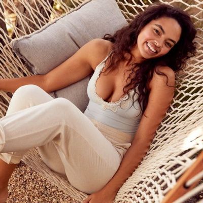 American Eagle & Aerie Canada Deals: Save 30% OFF w/ Your Purchase of 4+ Items + Up to 40% OFF Aerie Sets