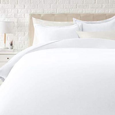 Amazon Basics Light-Weight Microfiber Duvet Cover Set with Zipper Closure - King, Pristine Snow $21.32 (Reg $33.76)