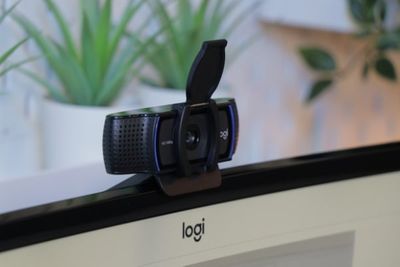 Logitech C920S Pro 1080p HD Webcam On Sale for $ 79.98 at Best Buy Canada