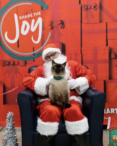 PetSmart Canada: Free Pet Holiday Photo With Santa December 17th & 18th
