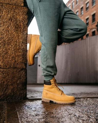 Foot Locker Canada Sale: Save Up to 50% OFF New Year Savings + 30% OFF Timberland