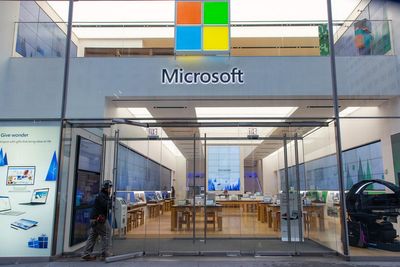 Microsoft to Close All Stores in Canada