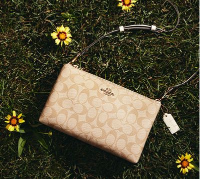 Coach Outlet Canada Sale: Save up to 73% off Mini Bags for $89 and Under, This Weekend Only!
