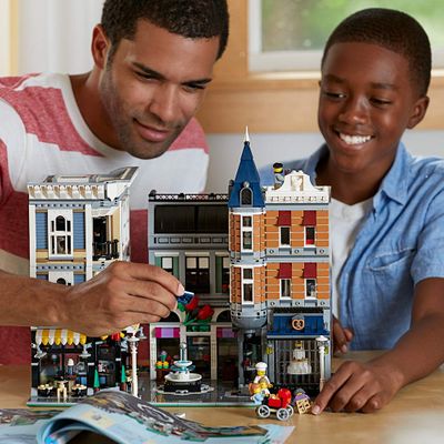 LEGO Creator Expert ASSEMBLY Square 10255 Building Kit on Sale for $ 288.99 (Save $ 50.01) at Amazon Canada